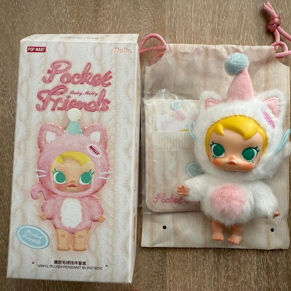 AUTHENTIC Pop Mart Pocket Friends Baby Molly, kennyswork, Pet My Head 🎀 (white)